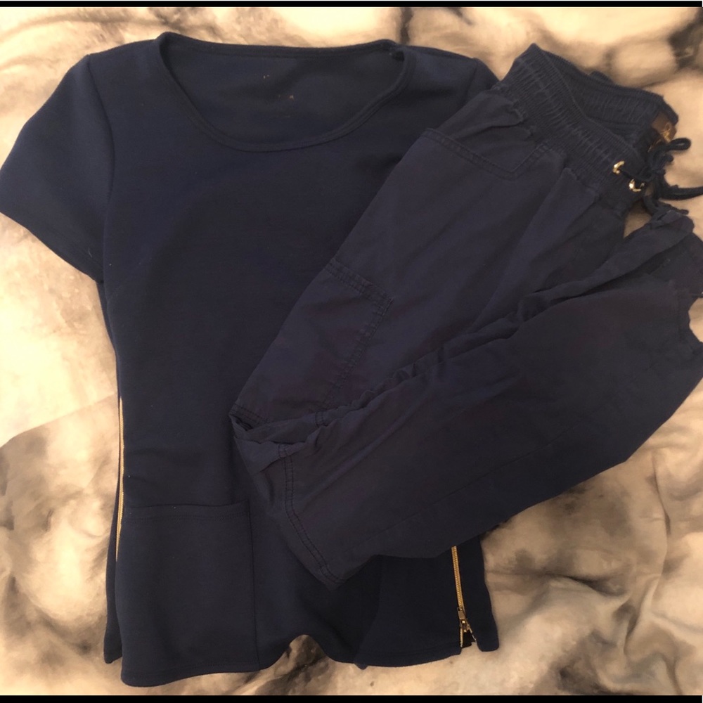 Jaanuu scrub set